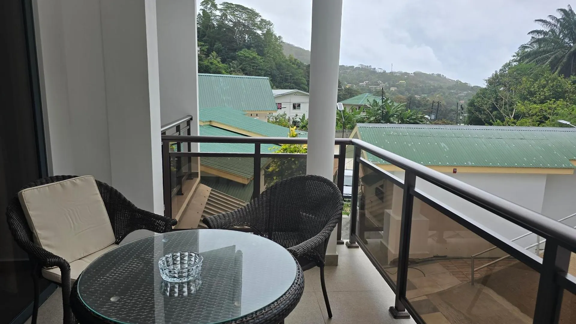 Kontakte von Lovers Paradise Self-Catering